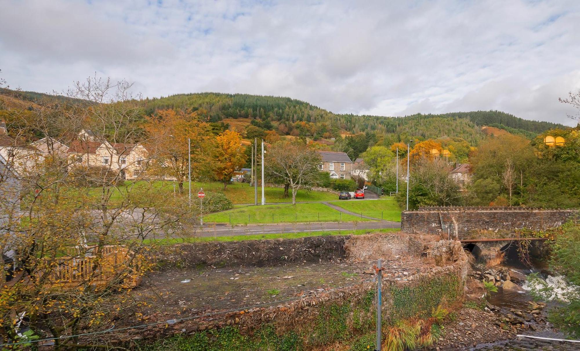 Riverside Great House In The Afan Forest Bike Park By Staystaycations Glyncorrwg Exterior foto